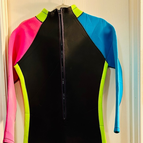 Wetsuit - Picture 2 of 3